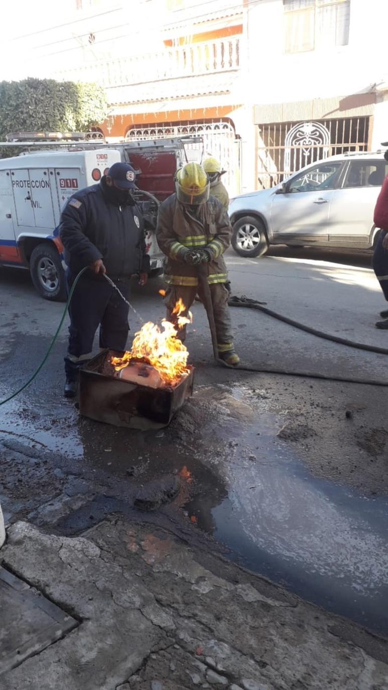 El fuego se originó en la vivienda localizada sobre el Andador Eucalipto, número 1308. (EL SIGLO DE TORREÓN)