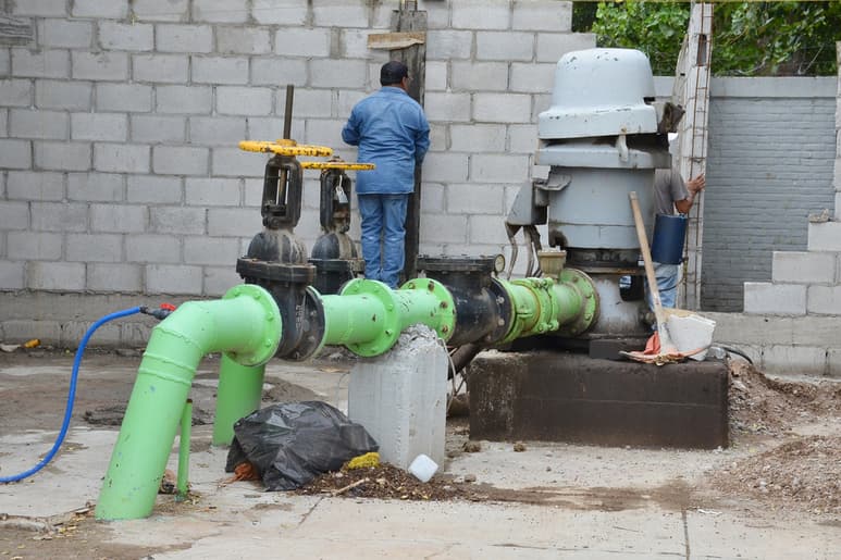 El Simas realiza trabajos de mantenimiento a los equipos de bombeo en esta temporada invernal. (EL SIGLO DE TORREÓN)
