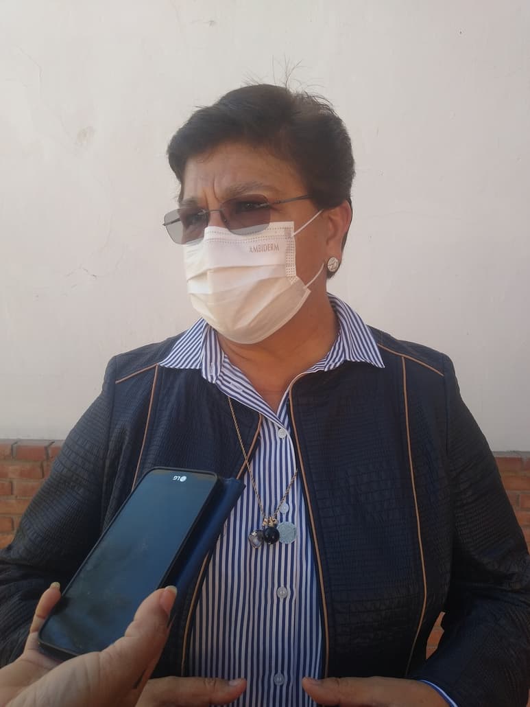 La alcaldesa de San Pedro dijo que analiza si buscará la reelección, y si lo hace, sería con el PAN, ya que fue el partido que ya le dio la oportunidad. (EL SIGLO DE TORREÓN)
