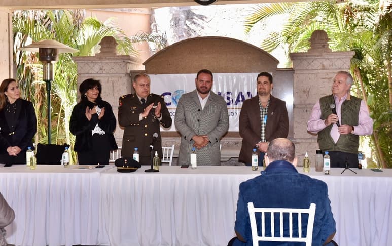 Ávalos Rodríguez expresó que pese a toda la polémica que se desató sobre el uso de la formula química, funcionarios de Municipios de la región o figuras del espectáculo incluso de otros estados o países han decidido tomar el tratamiento. (EL SIGLO DE TORREÓN)