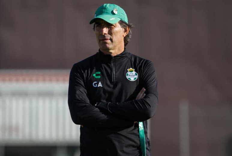Guillermo Almada dijo que buscarán terminar dentro de los primeros cuatro lugares de la Liga MX. (Fotos cortesía Santos Laguna)