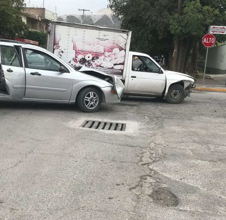 La tarde de este miércoles se registró un accidente vial en la colonia Luis Echeverría de la ciudad de Torreón que dejó como saldo solo daños materiales. (EL SIGLO DE TORREÓN)
