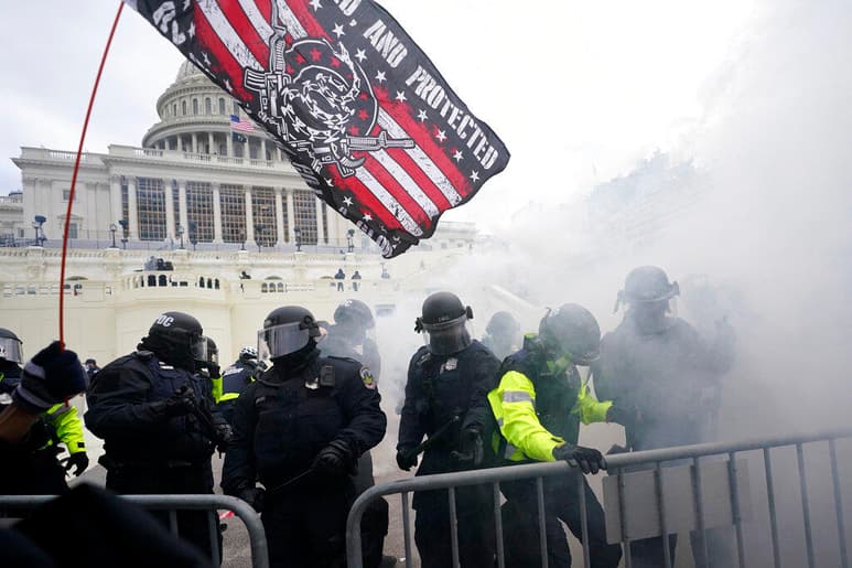 El Pentágono activó este miércoles a todos los reservistas de la Guardia Nacional del Distrito de Columbia, alrededor de 1,100 soldados, para tratar de contener la insurrección en el Capitolio de cientos de seguidores del presidente estadounidense, Donald Trump. (ESPECIAL)