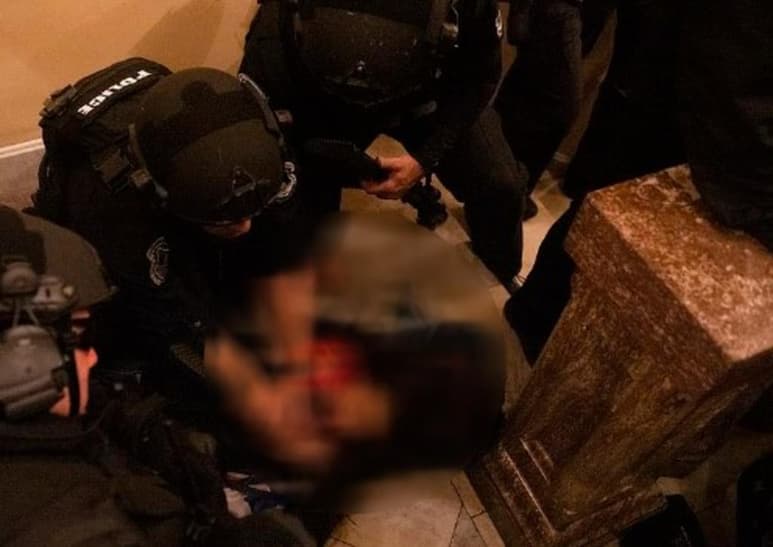 Luego de que se difundiera que una mujer resultó herida de gravedad por arma de fuego dentro del Capitolio en Washington D.C durante el caos ocasionado por manifestantes, NBC y The Washington Post han confirmado que perdió la vida. (Especial)