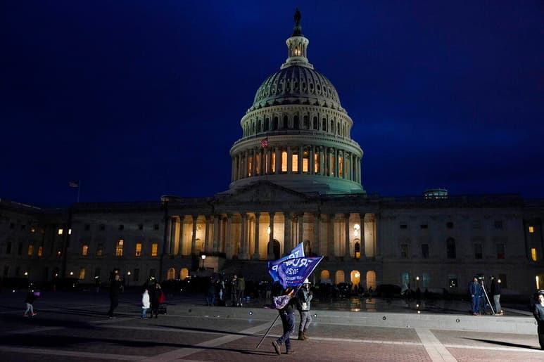 El toque de queda comenzó este miércoles a las 18:00 (23:00 GMT) en la ciudad de Washington (AGENCIAS)