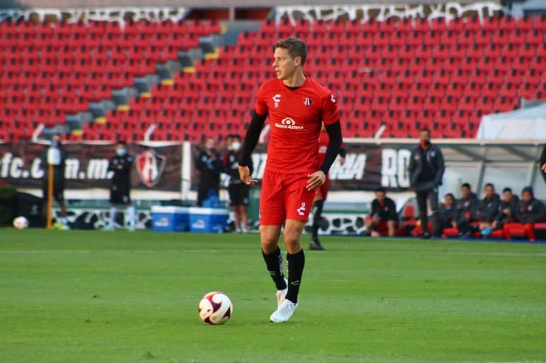 Ante la lesión de Julio Furch que lo obligó a visitar el quirófano, el director técnico del Atlas, Diego Cocca mencionó que no buscarán un delantero solamente por traerlo, sino que en caso de que decidan hacerlo, será un jugador que sume y que tenga las características que se necesitan para el equipo. (ESPECIAL)