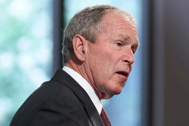 El expresidente republicano de Estados Unidos George W. Bush dijo que las imágenes del asalto al Congreso en Washington son 'repugnantes' y propias de 'una república bananera', a la vez que acusó a Donald Trump, sin nombrarlo directamente, de 'inflamar' con 'falsedades y falsas esperanzas' a sus partidarios. (AGENCIAS)