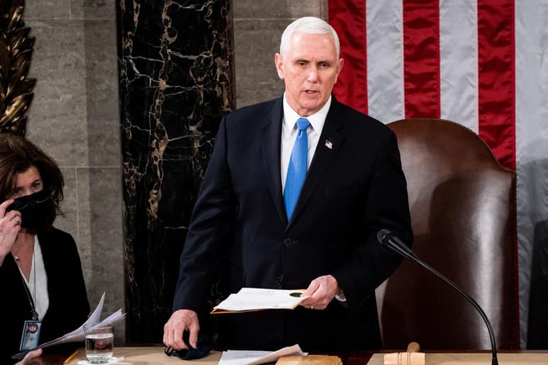 El vicepresidente estadounidense, Mike Pence, condenó este miércoles la violencia registrada durante el asalto al Capitolio y espetó a quienes protagonizaron la insurrección, todos ellos seguidores del presidente Donald Trump: 'No han ganado'. (ESPECIAL)