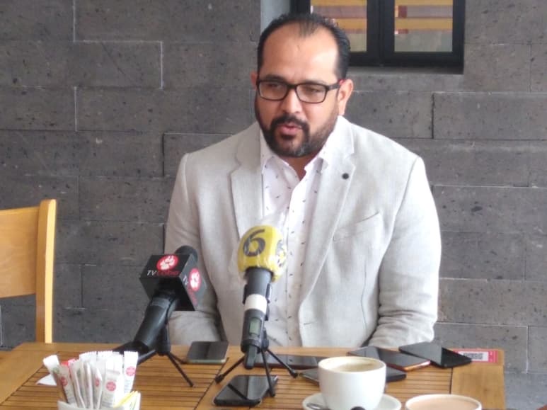 El síndico Omar Castañeda indicó que de ser favorecido en elproceso interno de Morena podría solicitar licencia en febrero.