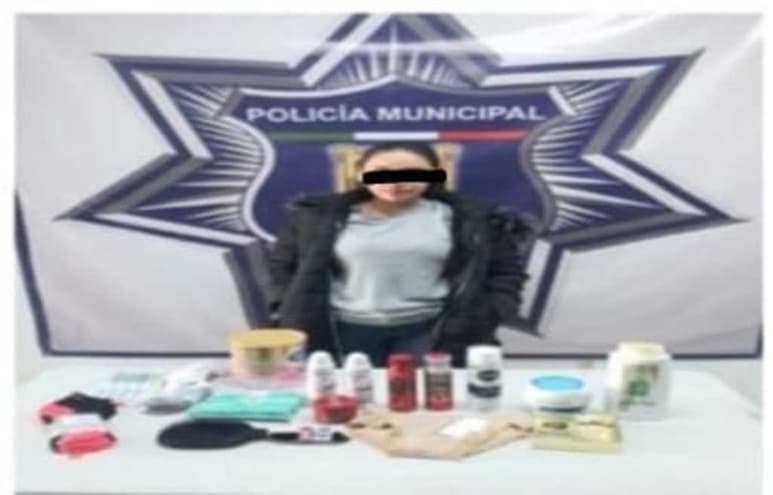 La detenida fue identificada como Valeria 'NN', de 17 años, quien fue puesta a disposición del Ministerio Público. (EL SIGLO DE TORREÓN)