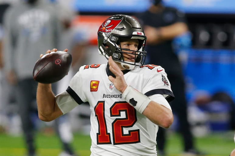 El mariscal de campo Tom Brady guio a los Bucaneros de Tampa Bay a su primera postemporada en los últimos 13 años. (AP)