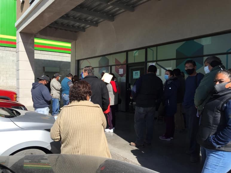 Desde hoy se comenzaron a entregar turnos para los diferentes servicios, que van desde el replaqueo, licencias, bajas, entre otros. (EL SIGLO DE TORREÓN)