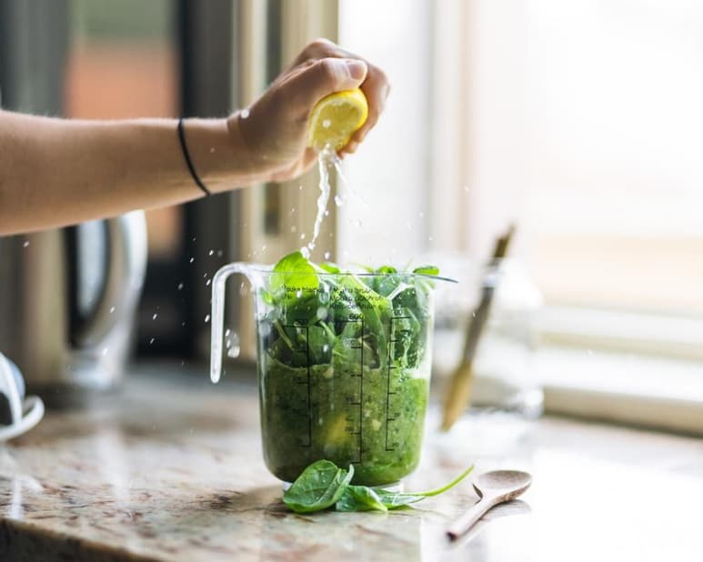 Inevitablemente, los excesos de los días festivos muestran sus consecuencias en una que otra 'curvita' nueva y la mayoría empezamos a hacer propósitos de enmienda con intensísimos programas de ejercicio y rigurosas dietas en los primeros días de un nuevo año. (Especial)