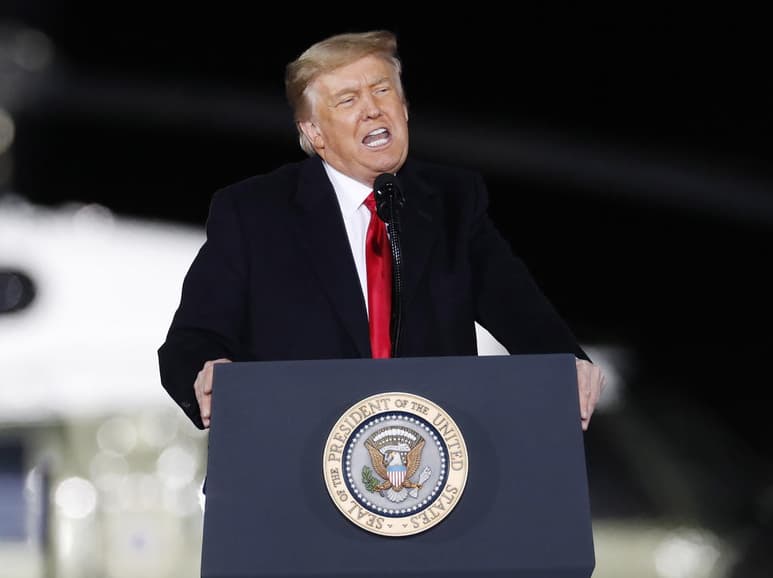 Varios funcionarios del gobierno del presidente Donald Trump están renunciando en señal de protesta contra el fatal asalto al Congreso del miércoles, mientras otros que sopesan esa decisión han concluido que le deben a la ciudadanía quedarse hasta el final para garantizar una mejor transición de poder. (ARCHIVO)