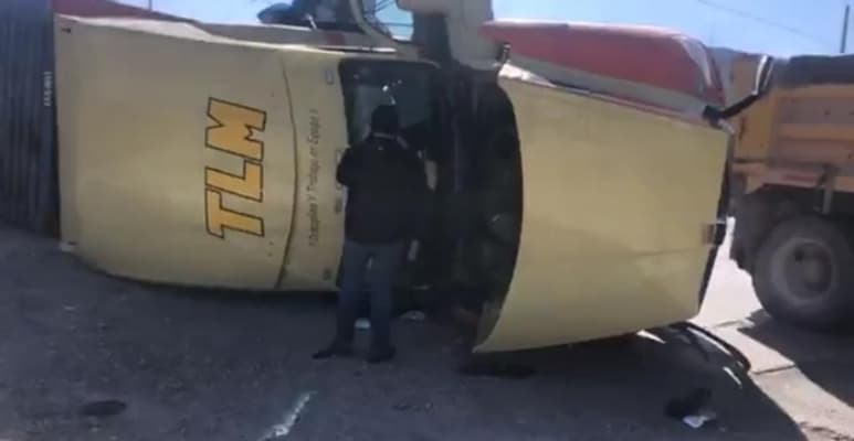 El tráiler transportaba un contenedor de 20 toneladas de tanques de gas, el cual se encontraba vacío.(EL SIGLO COAHUILA)