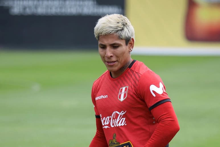 El peruano Juan Reynoso, entrenador del Cruz Azul, reconoció este viernes que el paso del delantero Raúl Ruidíaz por el fútbol mexicano sirvió a los directivos de este país se fijarán otra vez en sus compatriotas. (ESPECIAL)