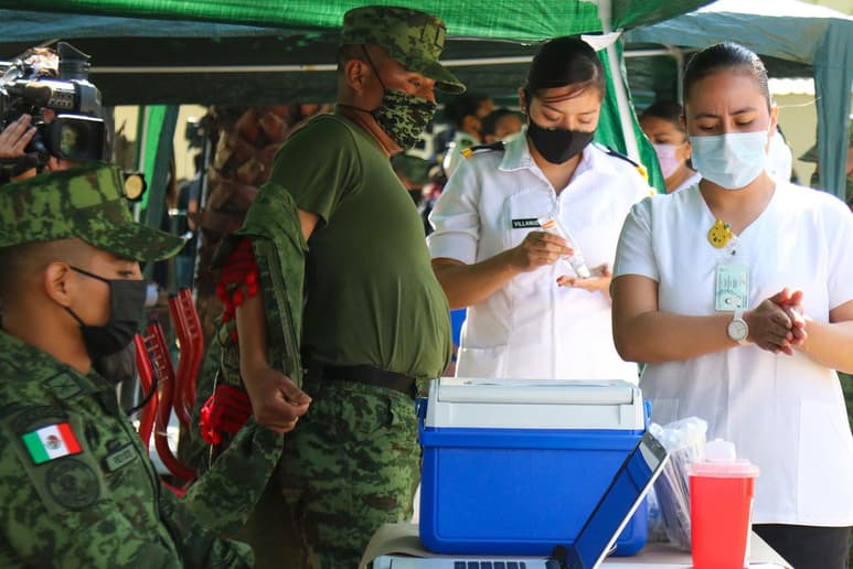 La Secretaría de Salud de Durango y Sedena, capacitan al personal que se encargará de la aplicación de las vacunas contra el COVID-19 en el estado. (ARCHIVO)