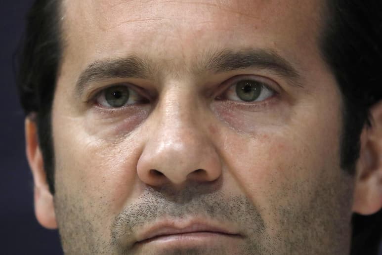 Santiago Solari espera hacer su debut en la banca del América en la jornada 2, cuando visiten al Monterrey que dirige Javier Aguirre, toda vez que la semana que entra realizará el trámite de visa de trabajo que hoy no tiene y que lo dejará sin presentarse con las Águilas en la cancha del estadio Azteca. (ESPECIAL) 