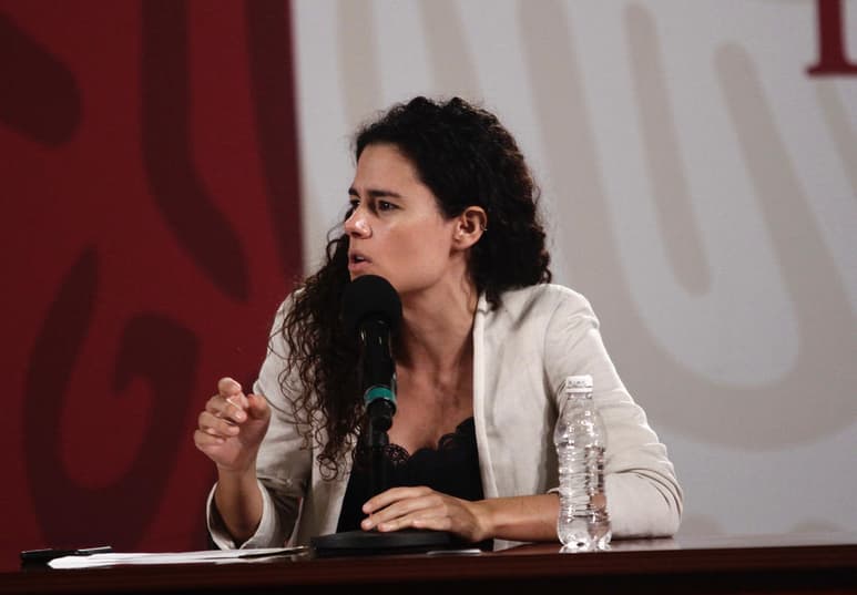La secretaria del Trabajo y Previsión Social, Luisa María Alcalde Luján, informó que a partir del próximo lunes 11 de enero el Programa Jóvenes Construyendo el Futuro iniciará con la incorporación de nuevos beneficiarios y, además a partir del 13 de febrero se incrementará el monto de la beca entregada de 3 mil 748 pesos a 4 mil 310 pesos mensuales. (ARCHIVO)