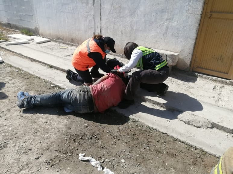 Un hombre sufrió dos accidentes: el primero, una descarga eléctrica, y el segundo, que cayó de la azotea al perder el equilibrio. (EL SIGLO DE TORREÓN)
