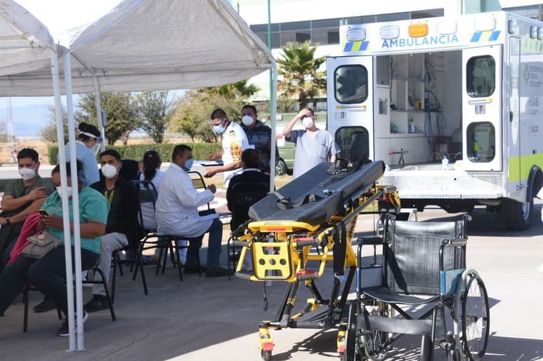 La trabajadora de la salud que presentó reacción labora en el HGZ 7 del IMSS de Monclova.