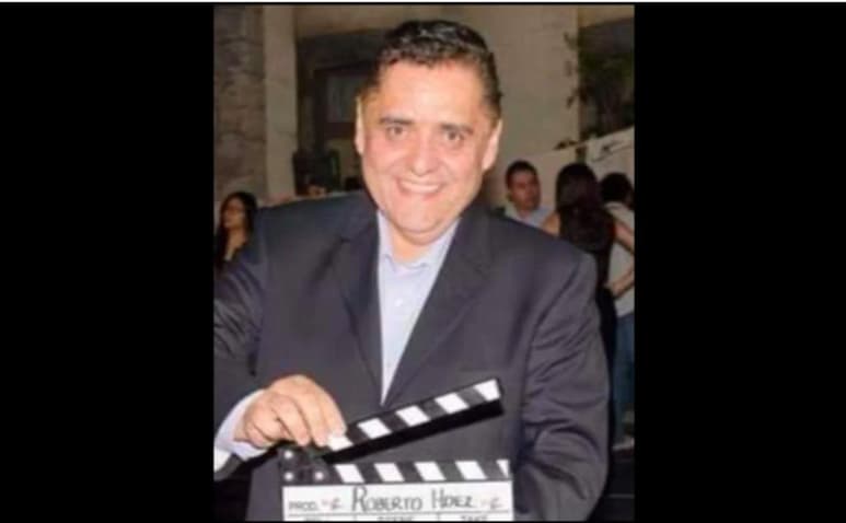 El productor de telenovelas Roberto Hernández falleció este sábado, así lo confirmó su agente de relaciones públicas Alfredo Gudinni en sus redes sociales. 'Siento en el alma el adiós de un productor amigo que quiero mucho y me dio la oportunidad de trabajar en el mundo novelero y de soñar, llorar y reír: Roberto Hernández. Nuestro Amor de Barrio por siempre en el corazón', escribió en Twitter. (ESPECIAL)