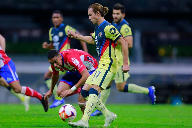 El América del entrenador argentino Santiago Solari venció este sábado por 2-1 al San Luis con un gol de última hora de Sebastián Córdova en el torneo Clausura 2021 del fútbol mexicano. (ESPECIAL)
