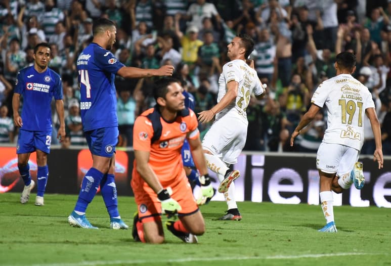 Santos venció 3-1 a Cruz Azul en su último choque en el Corona.