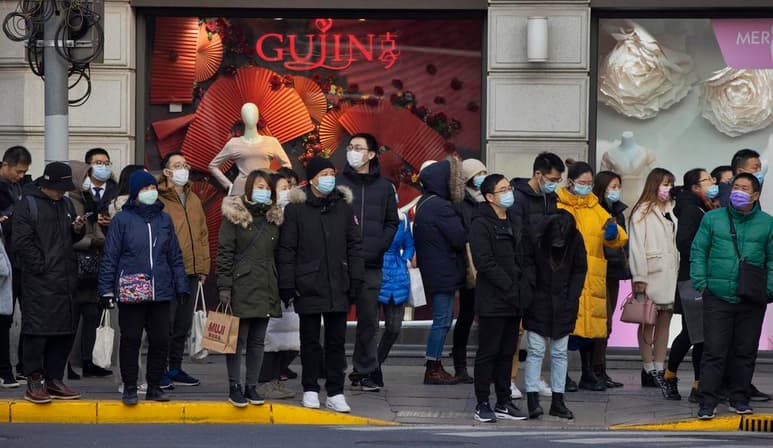 La Comisión Nacional de Sanidad de China informó hoy de que el país asiático diagnosticó 103 nuevas infecciones del coronavirus SARS-CoV-2 este domingo, la cifra más alta desde finales de julio de 2020, con 85 de esos casos produciéndose por contagio local. (AGENCIAS)
