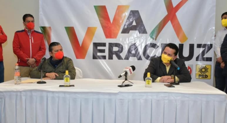 Las dirigencias estatales del Partido Revolucionario Institucional (PRI) y el Partido de la Revolución Democrática (PRD) acusaron al líder panista Joaquín Guzmán Avilés del rompimiento de negociaciones y anunciaron su alianza para enfrentar los comicios para elegir 50 diputaciones locales (30 de mayoría relativa y 20 de representación proporcional) y 212 alcaldías. (ESPECIAL) 
