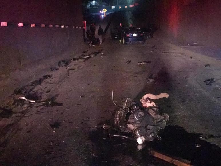 El accidente se registró en un desnivel, cuando un vehículo perdió el control y se impactó. (EL SIGLO DE TORREÓN)