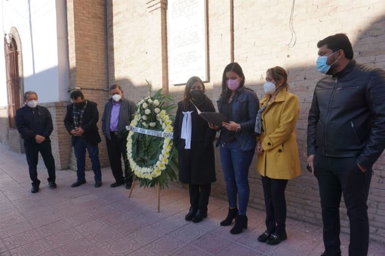 Este domingo por la mañana autoridades municipales tomaron parte en la conmemoración del 155 aniversario luctuoso por el fusilamiento del maestro Cristóbal Díaz Figueroa, ocurrido a manos de los soldados franceses el 10 de enero de 1866 durante el episodio histórico de la invasión encabezada por Francia en el siglo XIX. (EL SIGLO DE TORREÓN)
