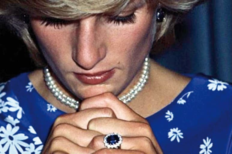 Una de las joyas más famosas de la historia es el Anillo Lady Di, que fue entregado a Diana de Gales con motivo del compromiso matrimonial con el príncipe Carlos, (FOTOGRAFÍAS DE ARCHIVO)