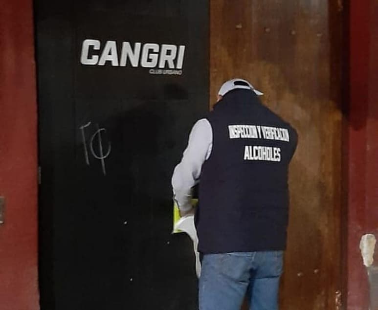 En las acciones del Operativo Cero Tolerancia, el Ayuntamiento de Torreón clausuró dos restaurantes bar por aglomeraciones. (CORTESÍA)