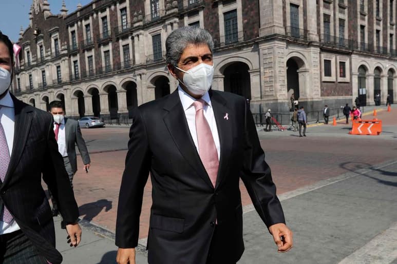 La FGR investiga actualmente a varios exgobernadores priistas, entre ellos a Eruviel Ávila, donde Ernesto Nemer colaboró también como secretario de Gobierno, antes de ser nombrado subsecretario de Sedesol, con Rosario Robles.
