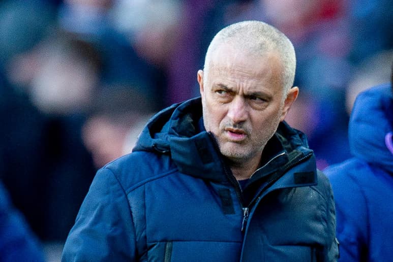 El 'brote significativo' de la COVID-19 detectado entre los jugadores y el personal del Aston Villa ha provocado este lunes el aplazamiento del partido previsto para el próximo miércoles contra el Tottenham en Villa Park, según anunciaron la liga inglesa y ambos clubes en sus páginas web. (ARCHIVO)