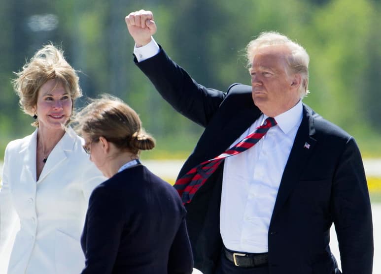 Cientos de laureados historiadores estadounidenses firmaron una carta abierta donde piden la destitución del presidente Donald Trump por su incitación a la turba que asaltó al Capitolio nacional la semana pasada. (ARCHIVO)