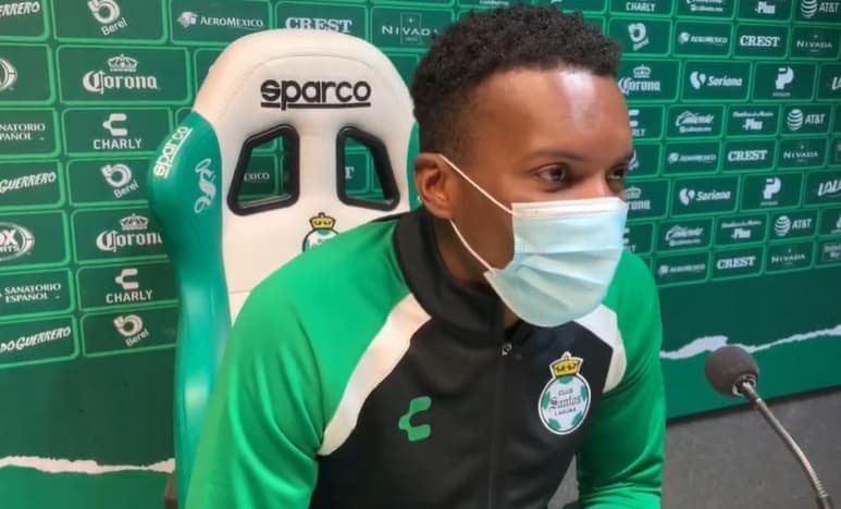 Tras el debut de Santos Laguna en el torneo Guard1anes 2021 el domingo ante Cruz Azul, los aficionados eligieron a recién llegado, Juan Otero, como el jugador más destacado. (ESPECAL)