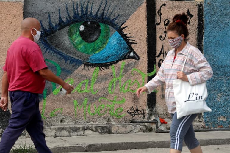 Cuba batió este lunes por cuarto día consecutivo su récord de contagios diarios de COVID-19 al sumar 431 casos, todos autóctonos a excepción de 36 importados, según el parte diario del Ministerio de Salud Pública (Minsap). (ARCHIVO)