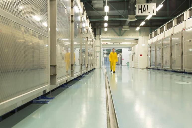 La Unión Europea (UE) instó este lunes a Irán a que se abstenga de 'una mayor escalada' y revierta 'sin demora' la producción de uranio enriquecido al 20 % en su planta subterránea de Fordow, una acción que puede 'socavar' el proceso diplomático existente para que vuelva al pacto nuclear Estados Unidos. (ARCHIVO)