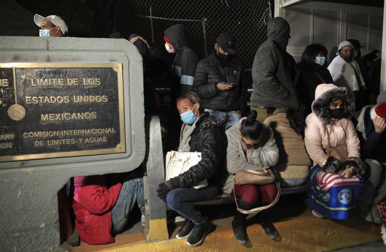 El agregado del departamento de Seguridad Nacional de la Embajada de Estados Unidos en México, Edgar Ramírez, aseguró que no existe la posibilidad de un cambio inmediato en las políticas migratorias de ese país y advirtió sobre los riesgos de realizar el 'viaje mortal' por el que murieron 250 migrantes en el 2020. (ARCHIVO)