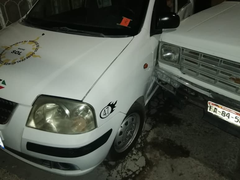 Ambas unidades se encontraban estacionadas sobre la misma calle algunos metros abajo. (EL SIGLO DE TORREÓN)