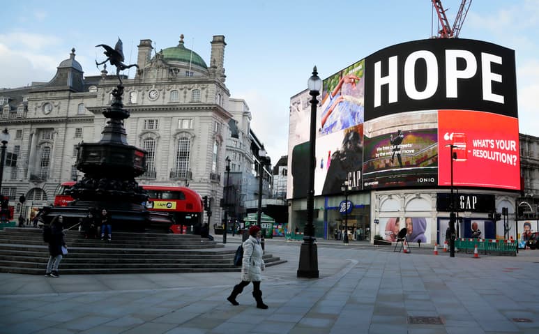 El primer ministro, Boris Johnson, ha urgido a la población a respetar las estrictas restricciones impuestas en Inglaterra. (AP)
