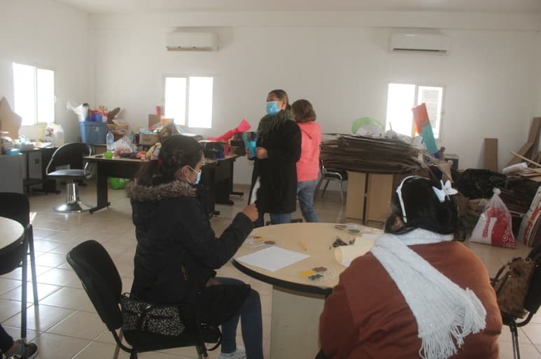 Constantemente el IMM lleva a cabo talleres para el autoempleo y este lunes empezaron con la elaboración de artículos por el Día de San Valentín. (EL SIGLO DE TORREÓN)