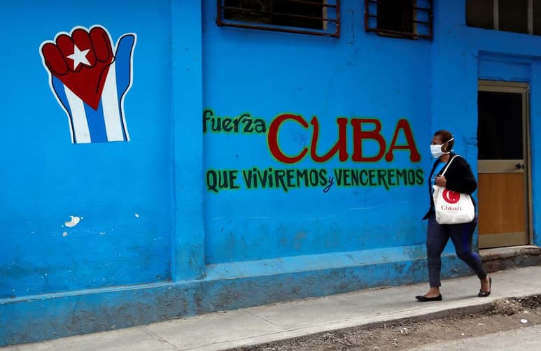 Cuba mantuvo este martes la tendencia al alza de contagios del coronavirus SARS-CoV-2 y batió su quinto récord consecutivo de casos diarios al registrar 487 nuevos positivos, 44 importados, para un total de 15,494 desde marzo pasado. (ARCHIVO)