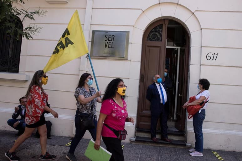 Una dispersa oposición de centroizquierda competirá frente a una lista única del oficialismo derechista por los 155 cupos de la convención que redactará la constitución de Chile que reemplazará a la vigente, impuesta hace 40 años por la dictadura militar. (ARCHIVO)