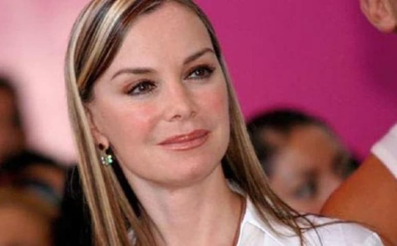 La actriz Gabriela Goldsmith, quien es funcionaria municipal y labora como enlace de prevención del delito en la dirección general de Seguridad Ciudadana y Tránsito Municipal (DGSCyTM), publicita en sus redes que se inscribió como aspirante a ocupar una candidatura a diputada federal por Morena. (ESPECIAL)