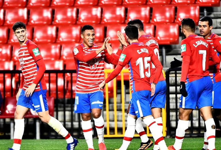 El Granada alcanzó su octava victoria de la temporada y se hace fuerte en la séptima posición al vencer en el Estadio Nuevo Los Cármenes por 2-0 a Osasuna, que acumula doce jornadas sin ganar y sigue en zona de descenso, en partido correspondiente a la cuarta jornada de LaLiga Santander que fue aplazado en septiembre. (ESPECIAL)