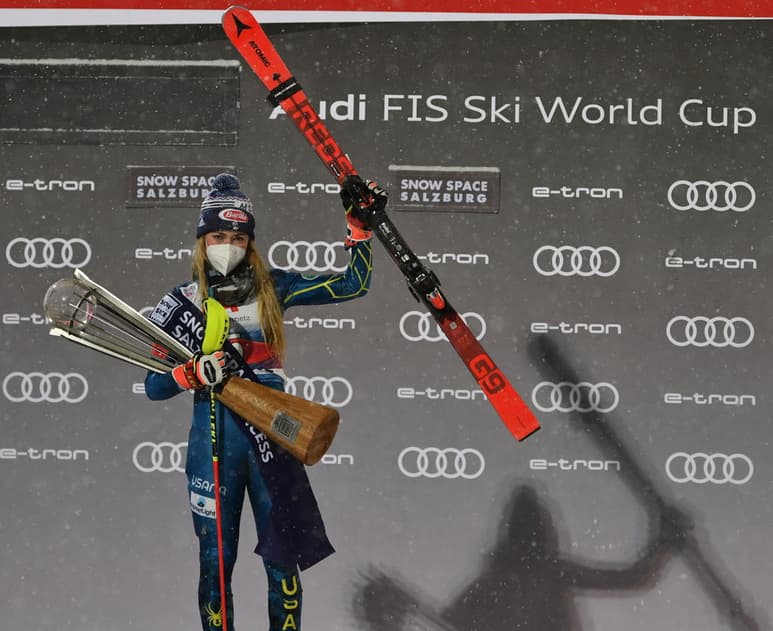 La estadounidense Mikaela Shiffrin se apuntó su primer eslalon de la temporada, tras adjudicarse este martes la prueba nocturna de Flachau (Austria), valedera para la Copa del Mundo, al imponerse a la austríaca Katharina Liensberger. (ESPECIAL)