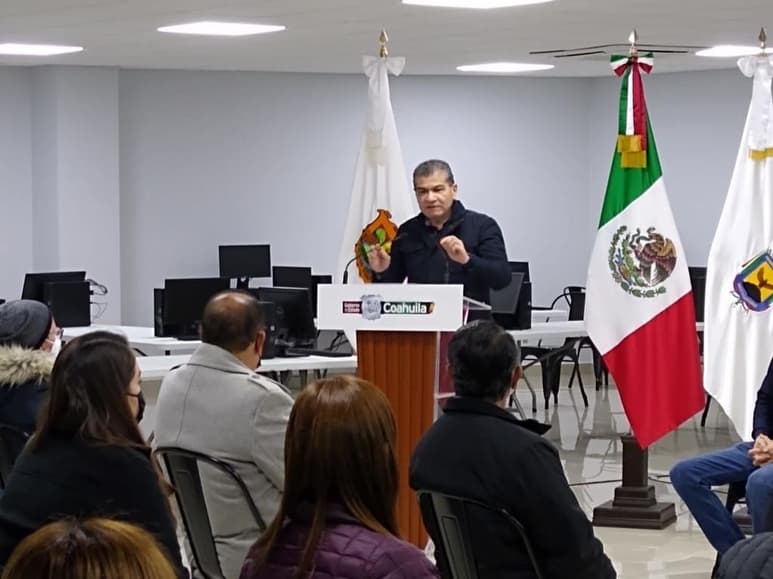 Riquelme Solís consideró que la puesta en marcha del programa piloto de instalación de equipos de computo en los centros comunitarios, tiene un gran significado por el trabajo coordinado.(EL SIGLO COAHUILA)